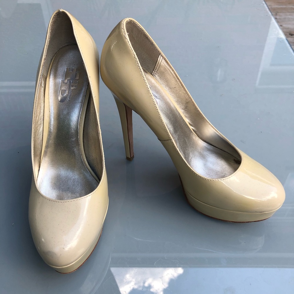 Nude Platform Pumps
